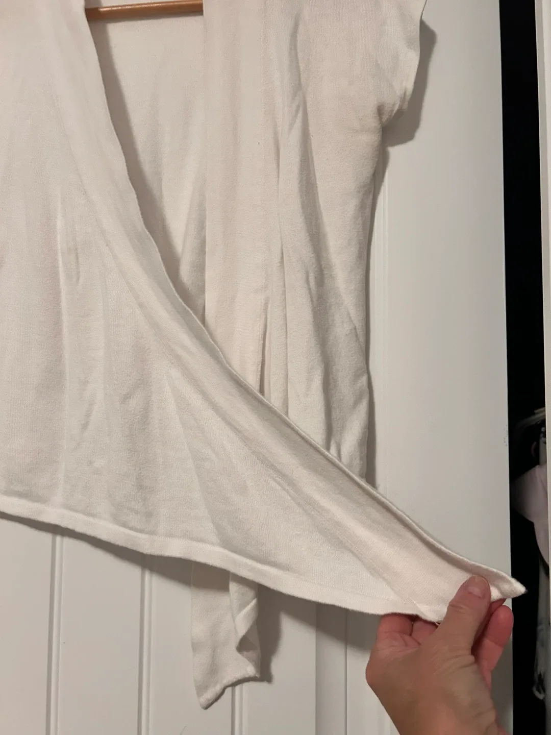 White short sleeved sweater image indicator(6)