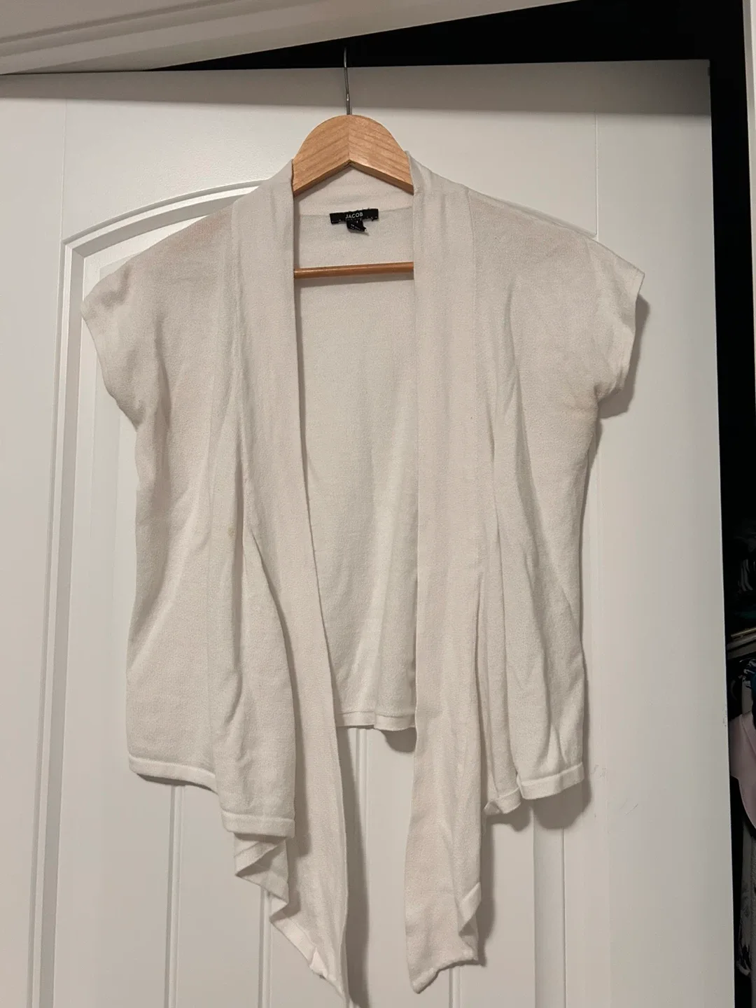 White short sleeved sweater image indicator(3)