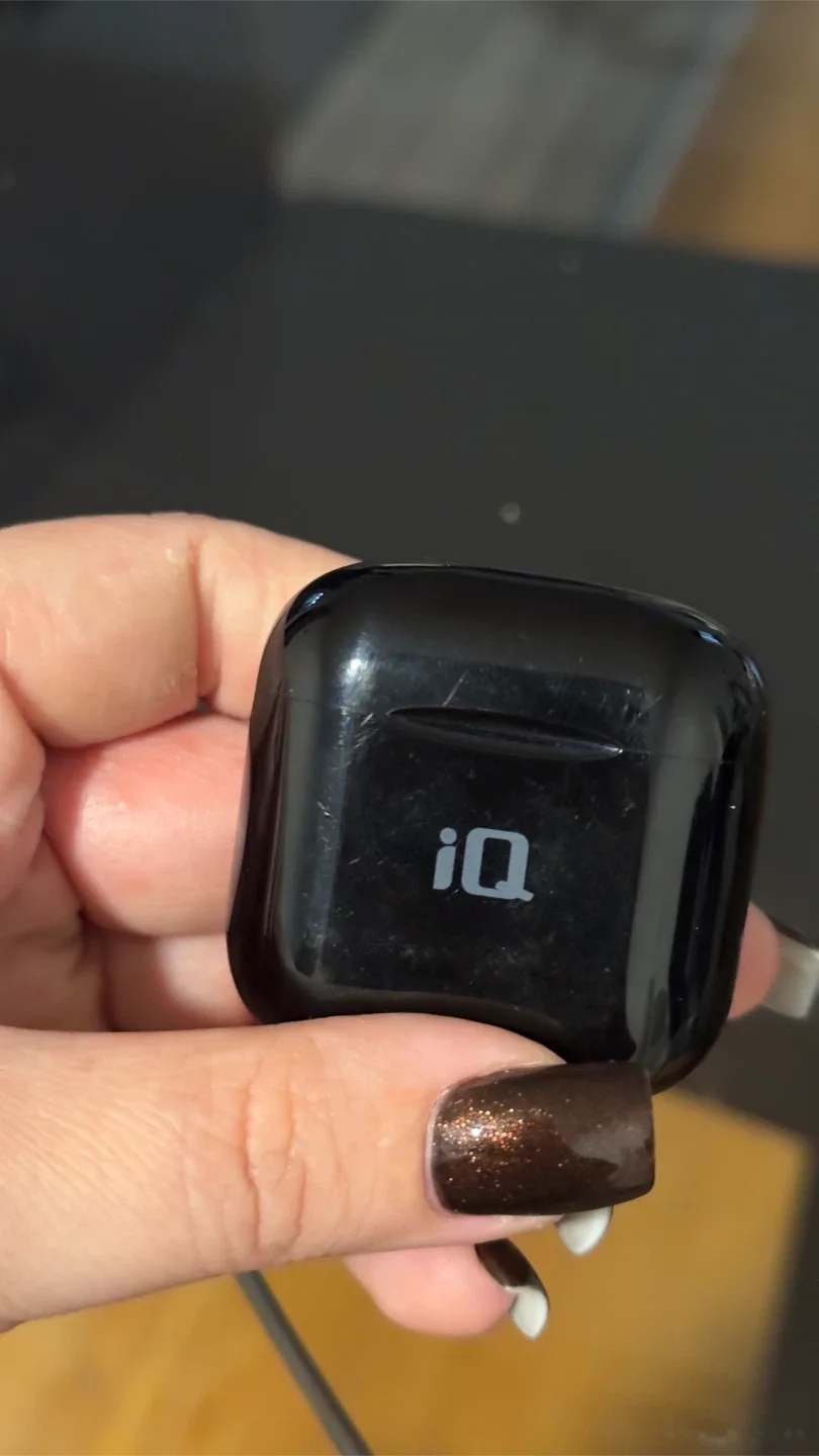 iQ Black Wireless Earbuds thumbnail