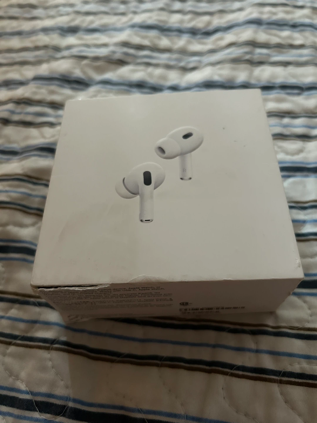 Apple AirPods Pro (2nd Generation) with MagSafe Charging Case - photo 4