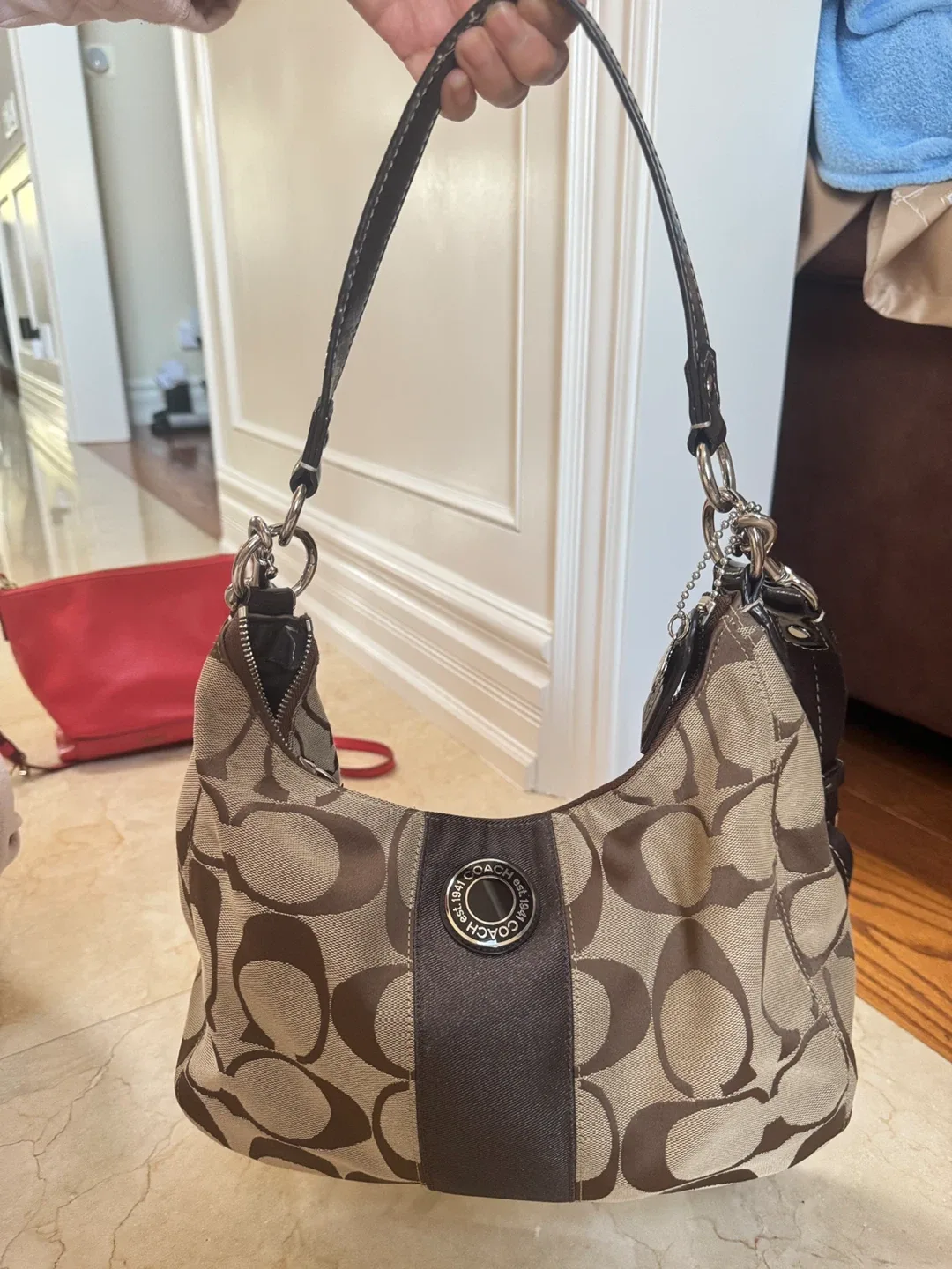 Coach Signature Hobo Bag image indicator(7)