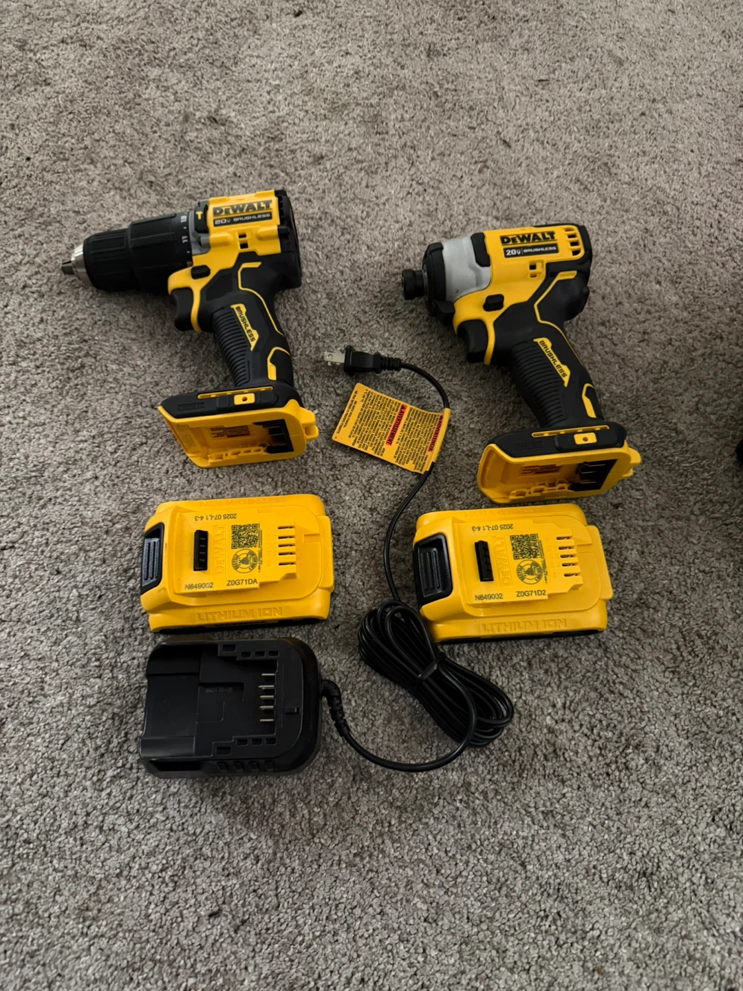 DeWalt 20V MAX Cordless Drill and Impact Driver Kit