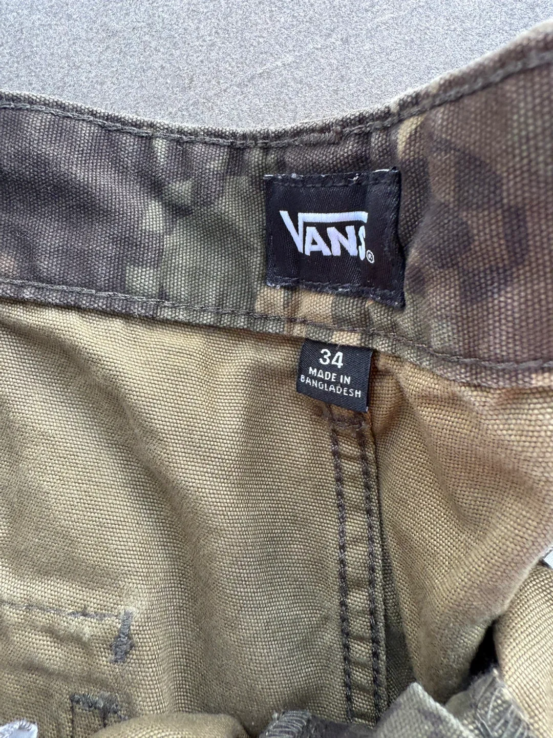 Vans Camo Cargo Shorts - Size 34 image indicator(2)
