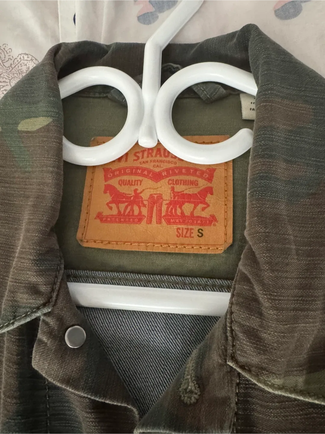 Levi's Denim Jacket - Camo Sleeves - Size S image indicator(3)