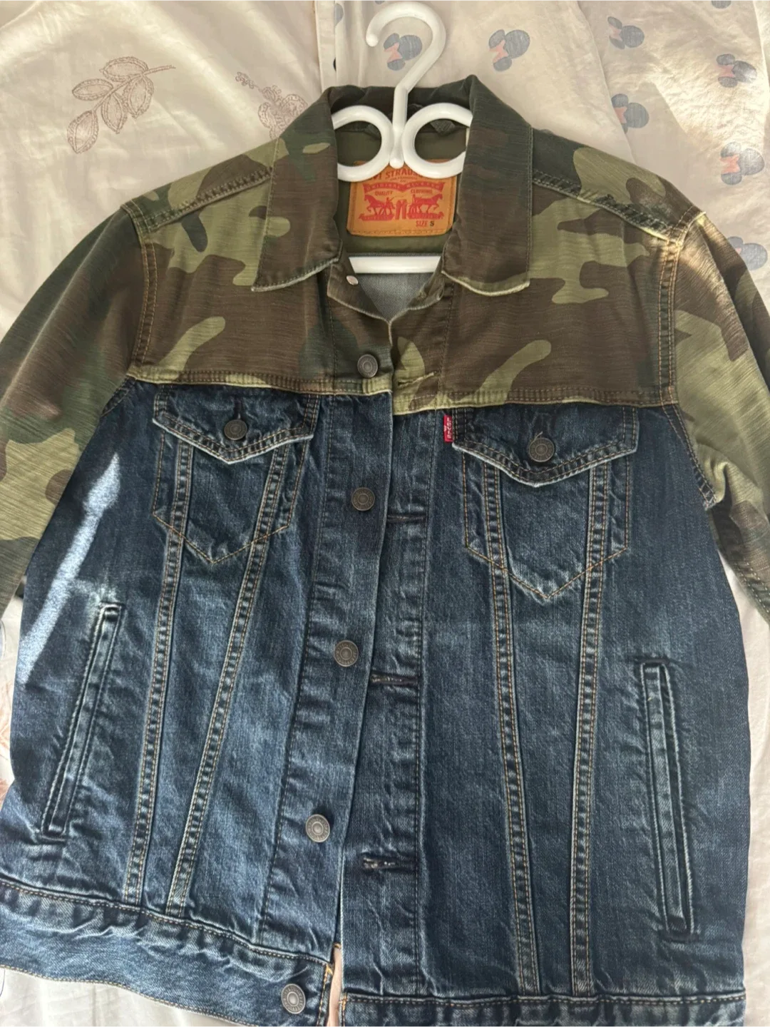 Levi's Denim Jacket - Camo Sleeves - Size S image indicator(2)
