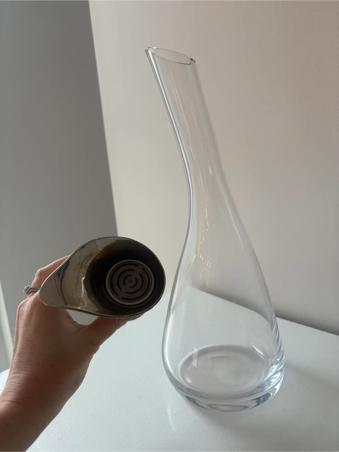 Birks Decanter with Aerator image indicator(2)