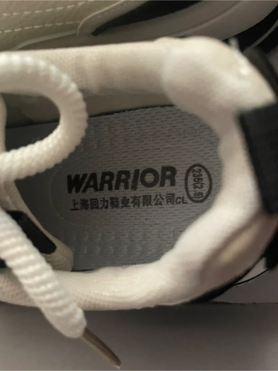Warrior Cream & Black Sneakers, Size 235 (US 6) image indicator(3)