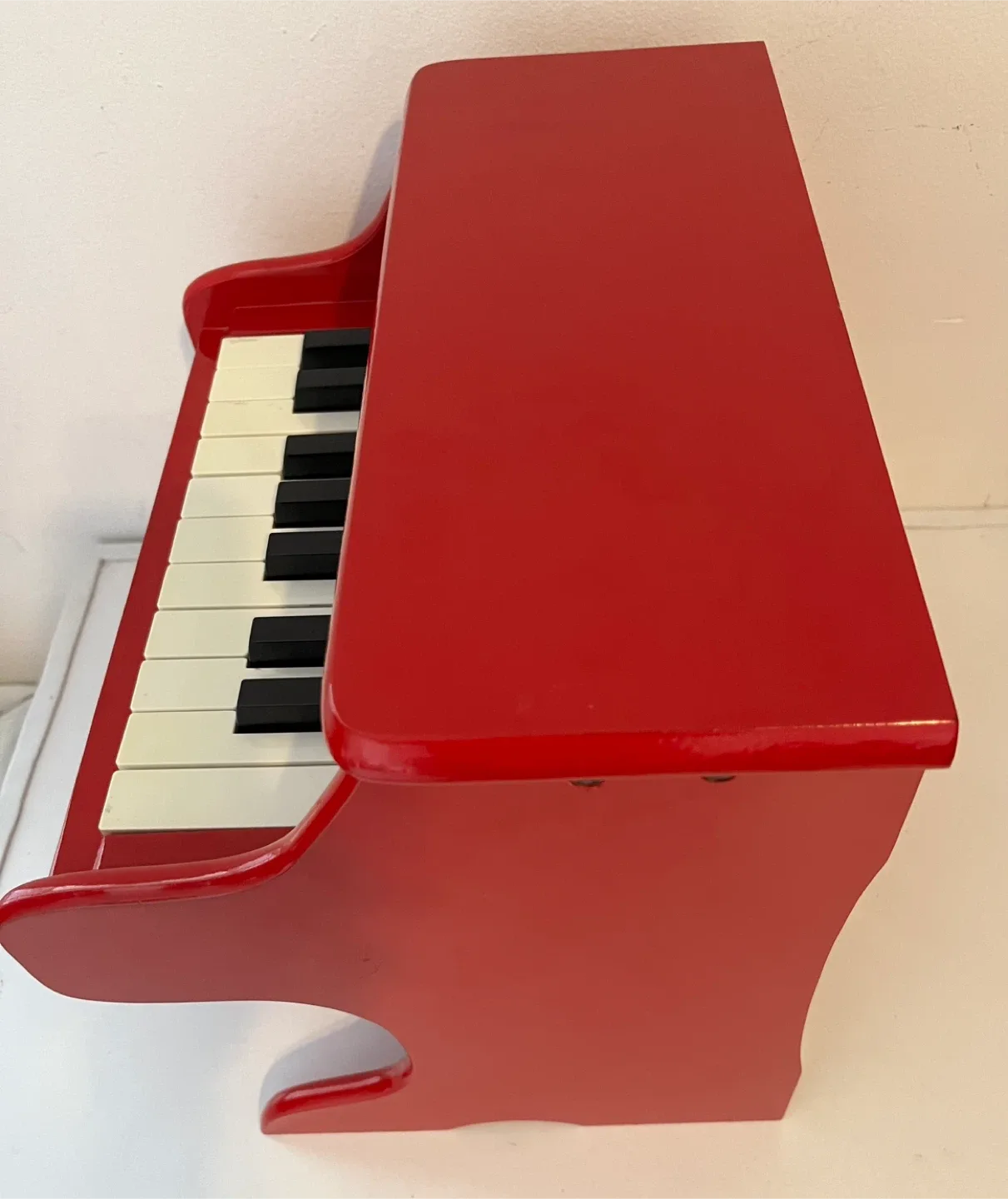 Schylling Red Piano image indicator(3)