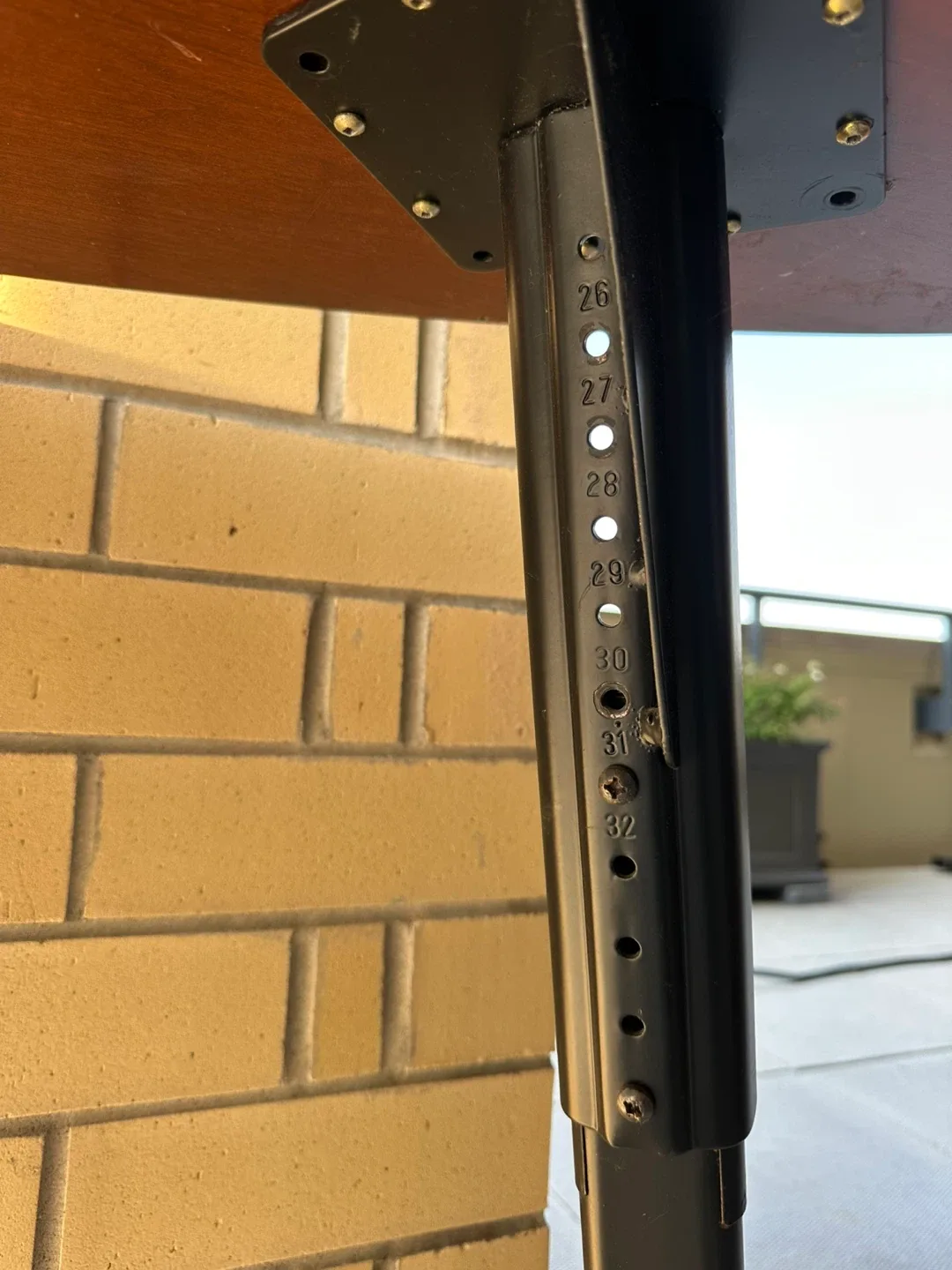 Round Wooden Table with Adjustable Height image indicator(5)