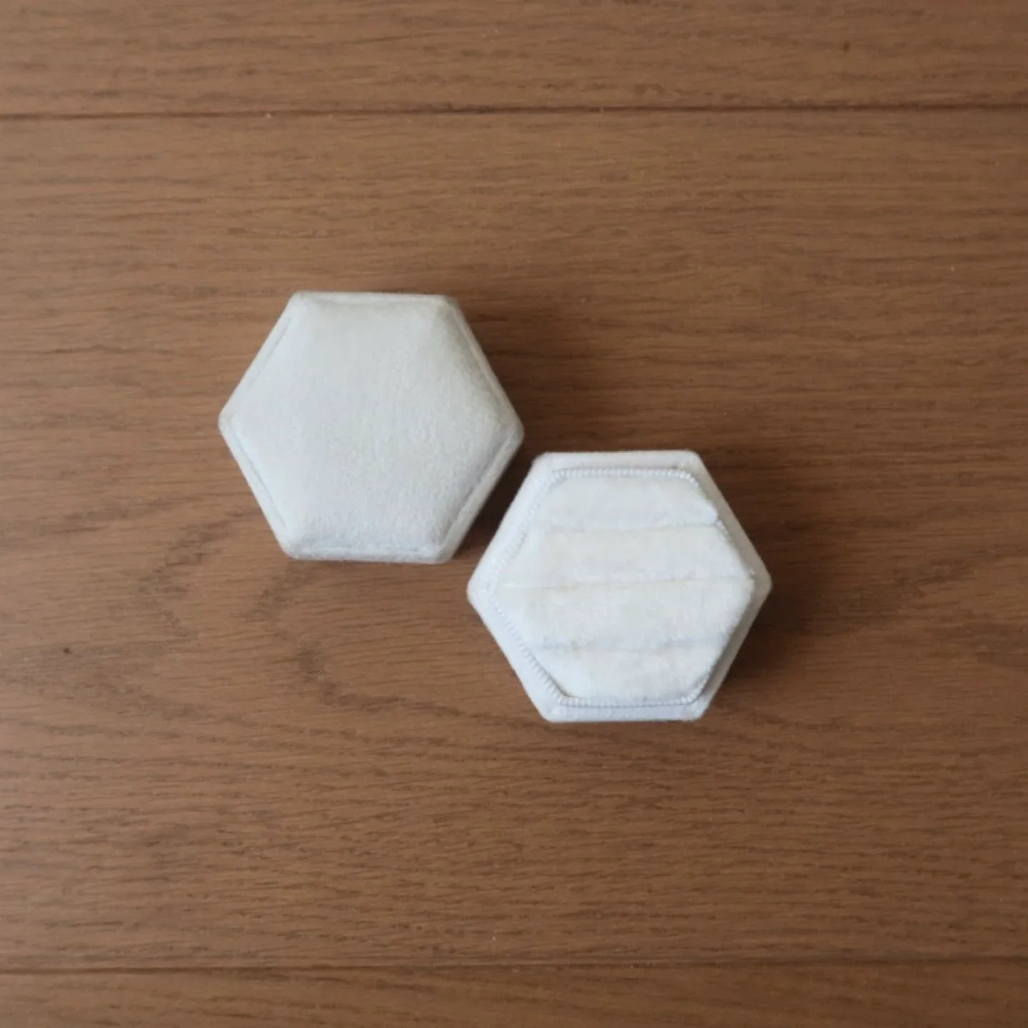 3 Slot Ring Box - White image indicator(2)