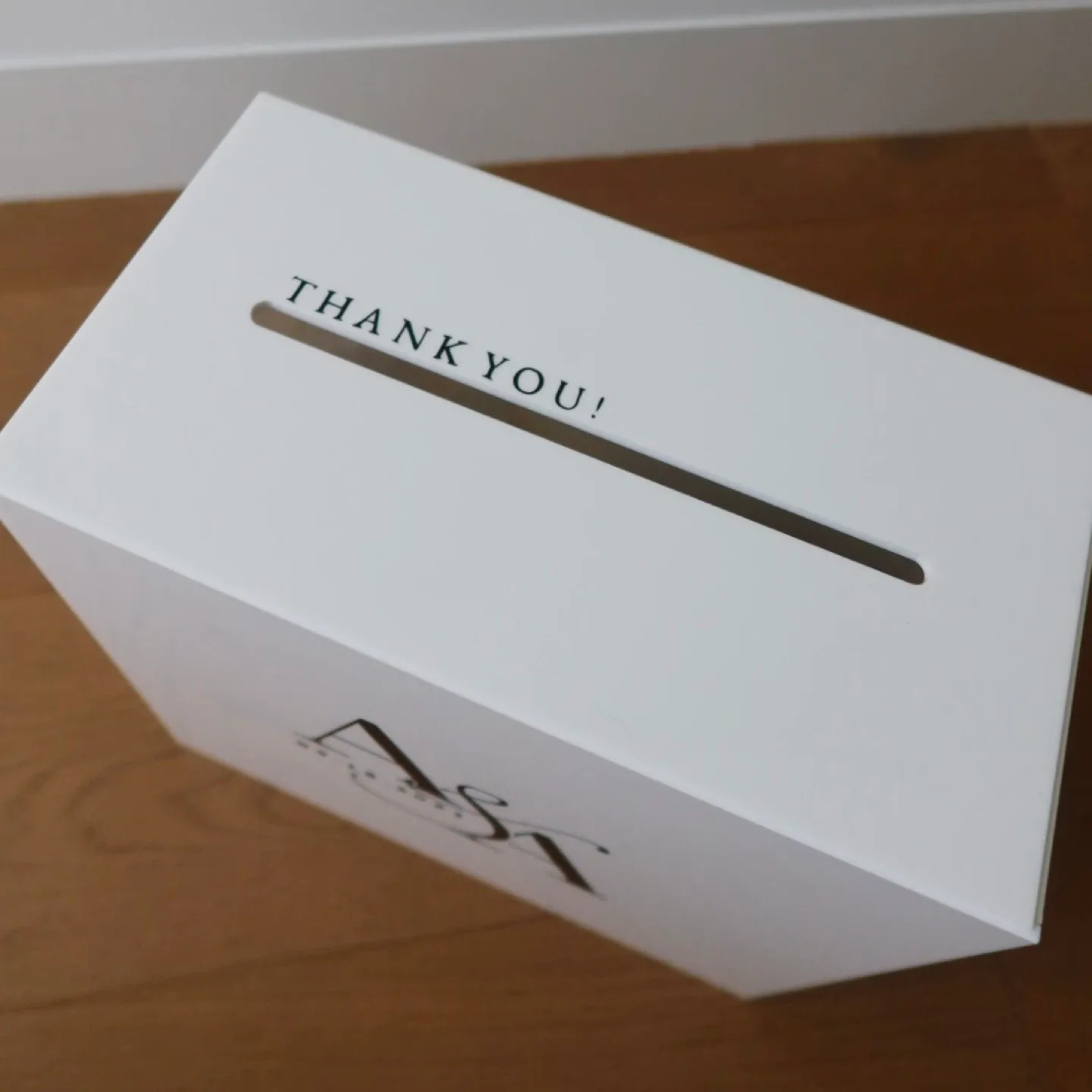 Acrylic Card Box - White image indicator(3)