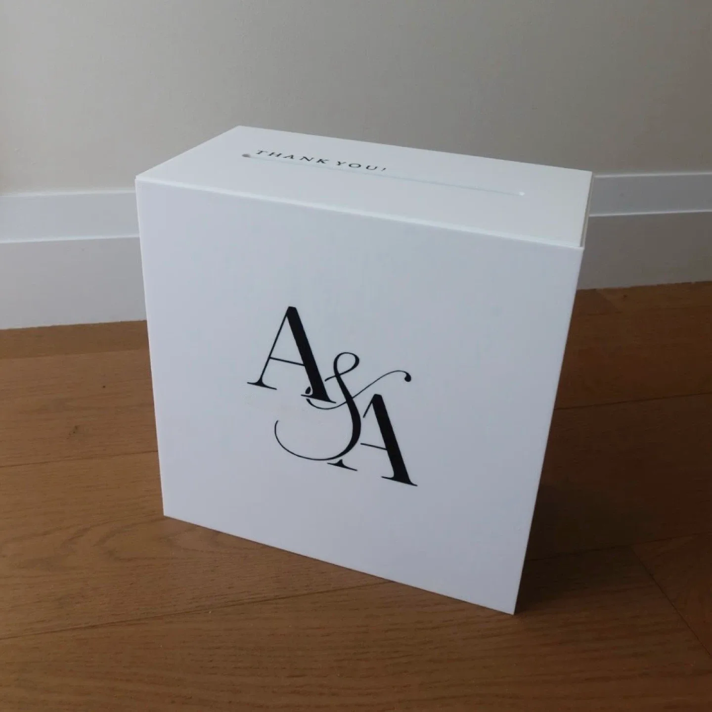 Acrylic Card Box - White image indicator(2)