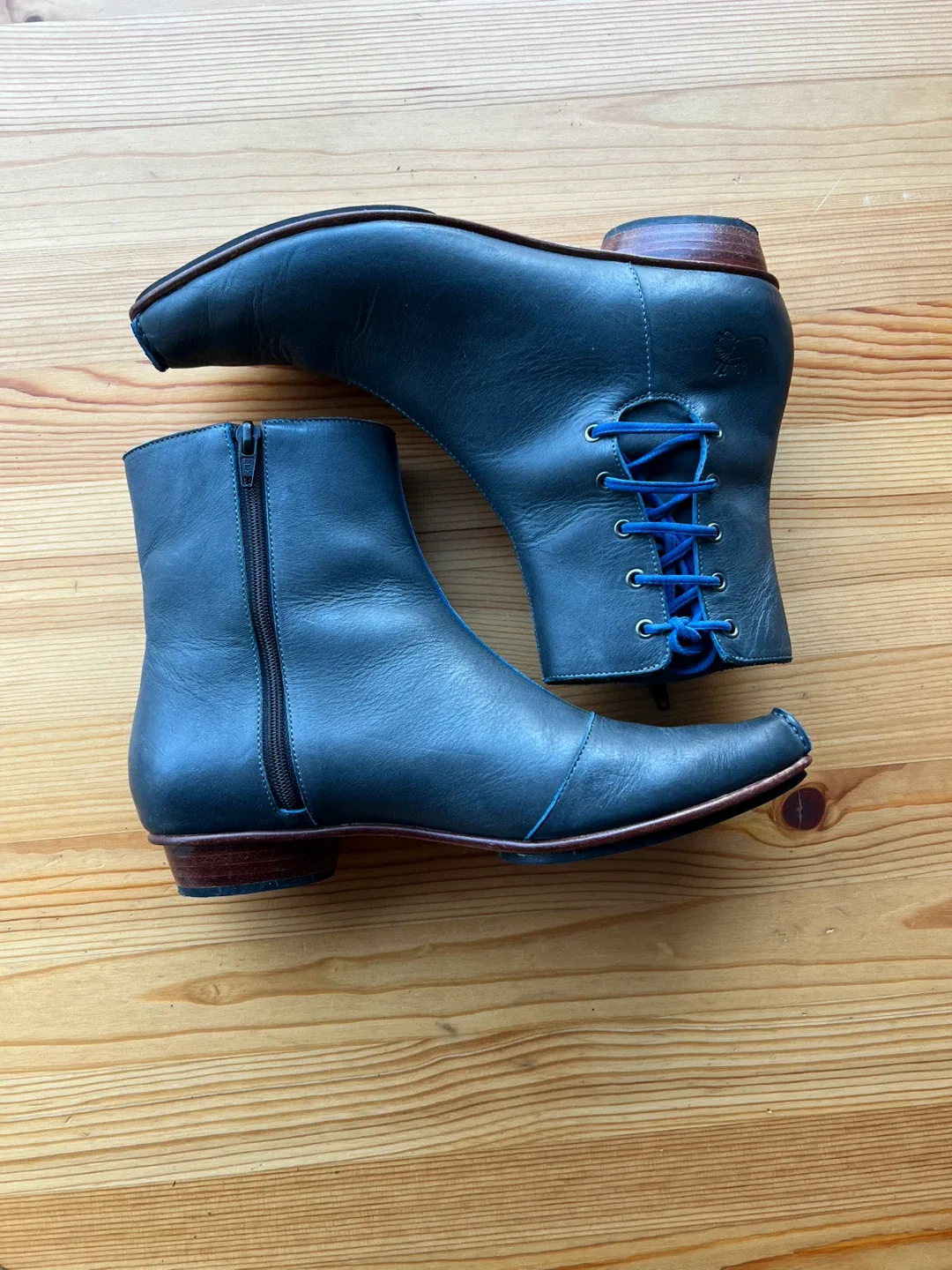 SIZE 8.5 FLUEVOG BOOTS - MOVING OUT SALE✈️✈️ thumbnail