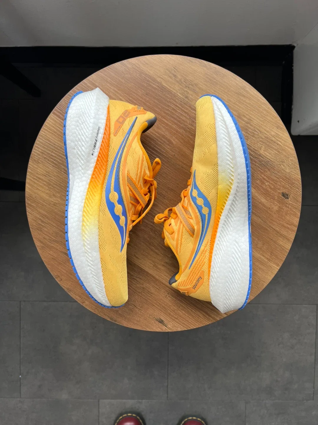 SIZE 8.5 Saucony Triumph 20 Running Shoes -MOVING OUT SALE ✈️ thumbnail