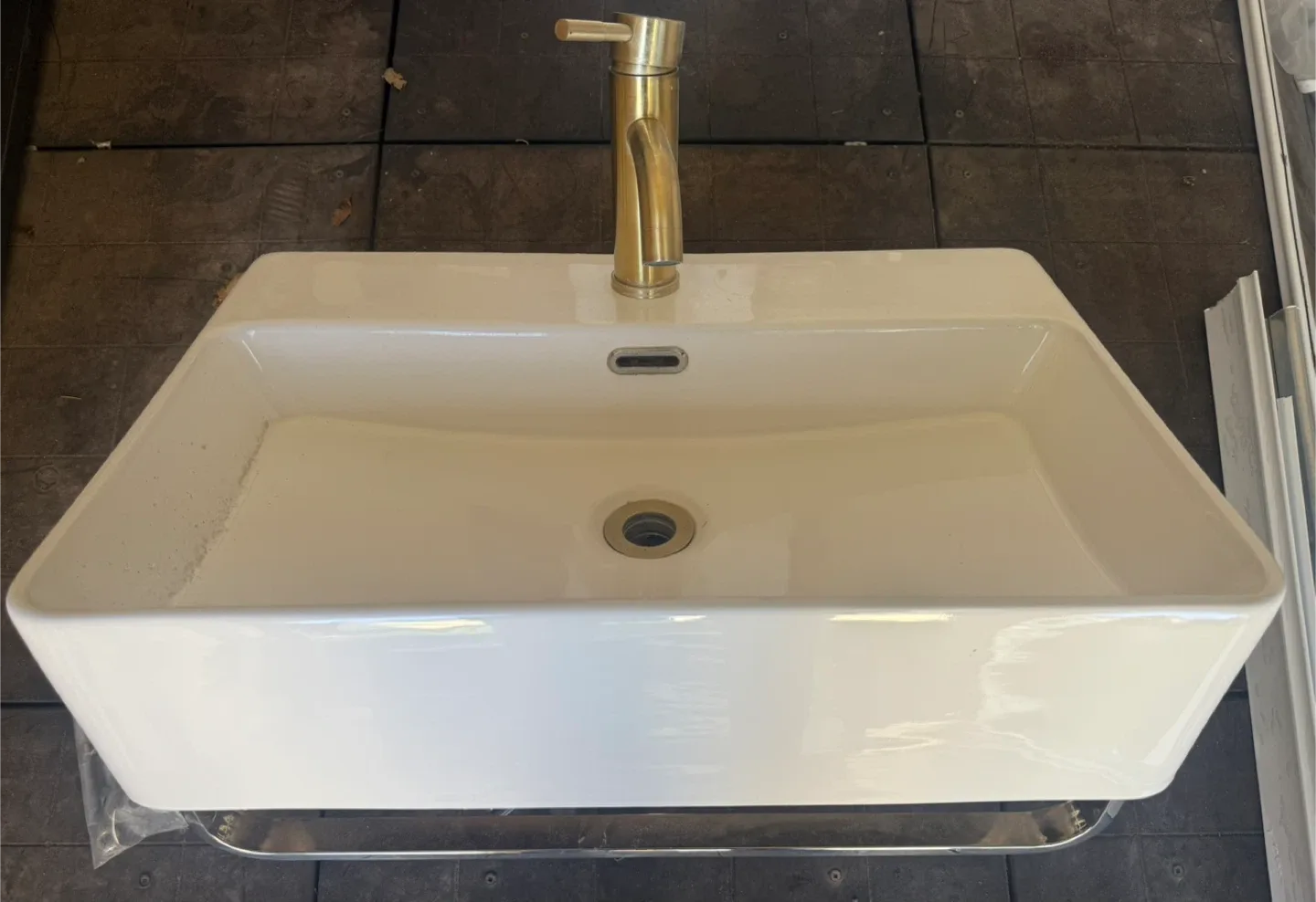 Bathroom Sink with Gold Faucet image indicator(2)