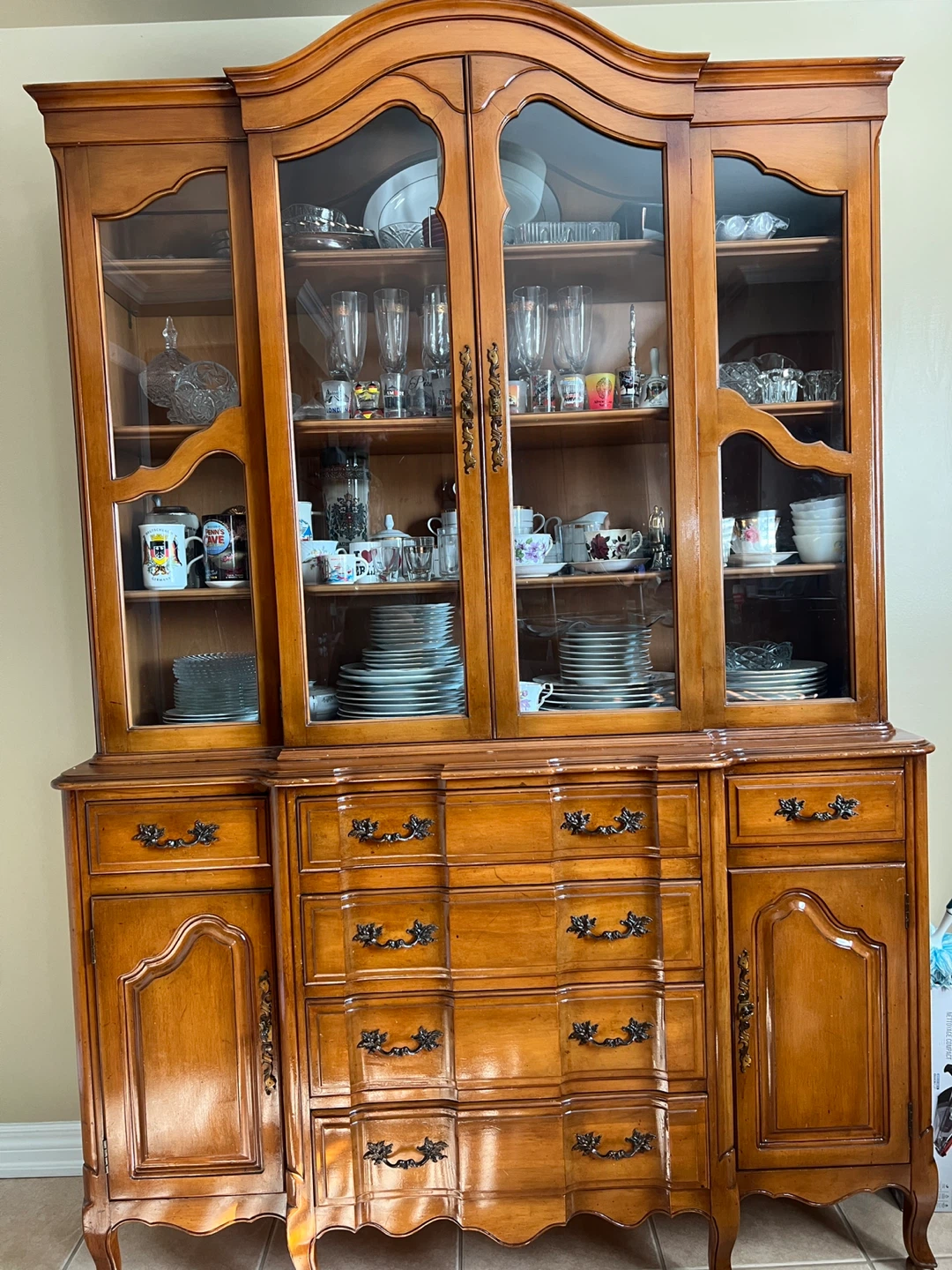 Antique Solid Wood Display Cabinet with Dining Set