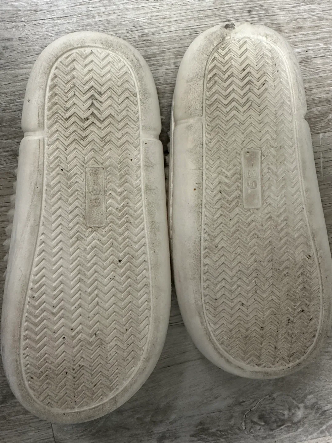 French Connection Cream Slides - Size 9🧡 image indicator(2)