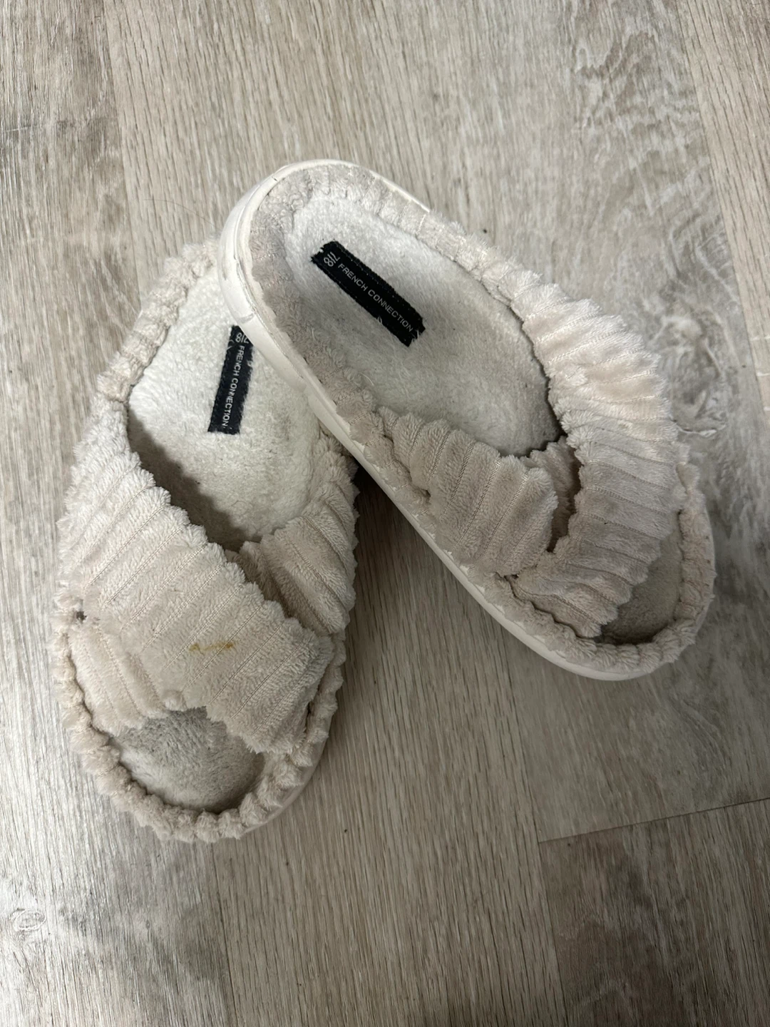 French Connection Cream Slides - Size 9🧡