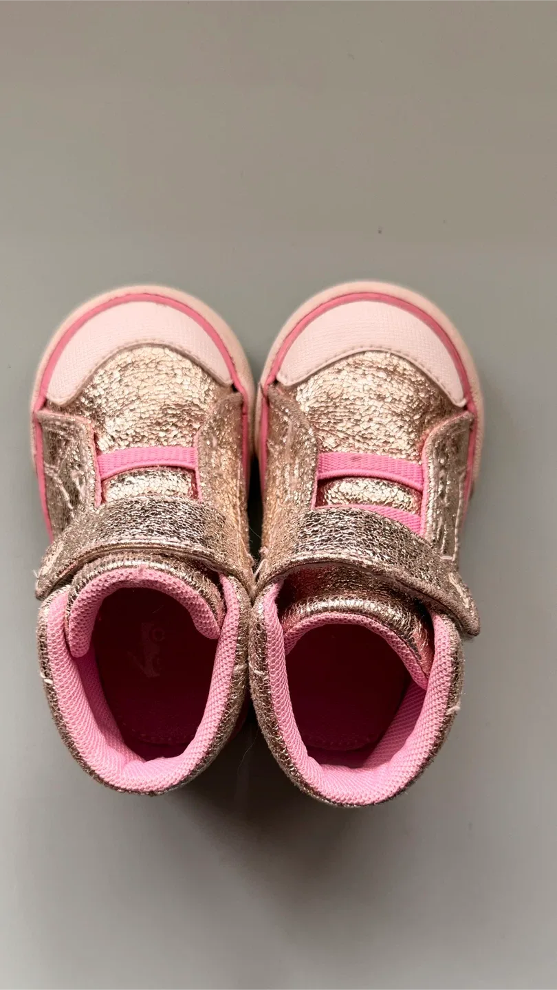 Size 5 See Kai Run Gold Glitter High Top Sneakers image indicator(4)