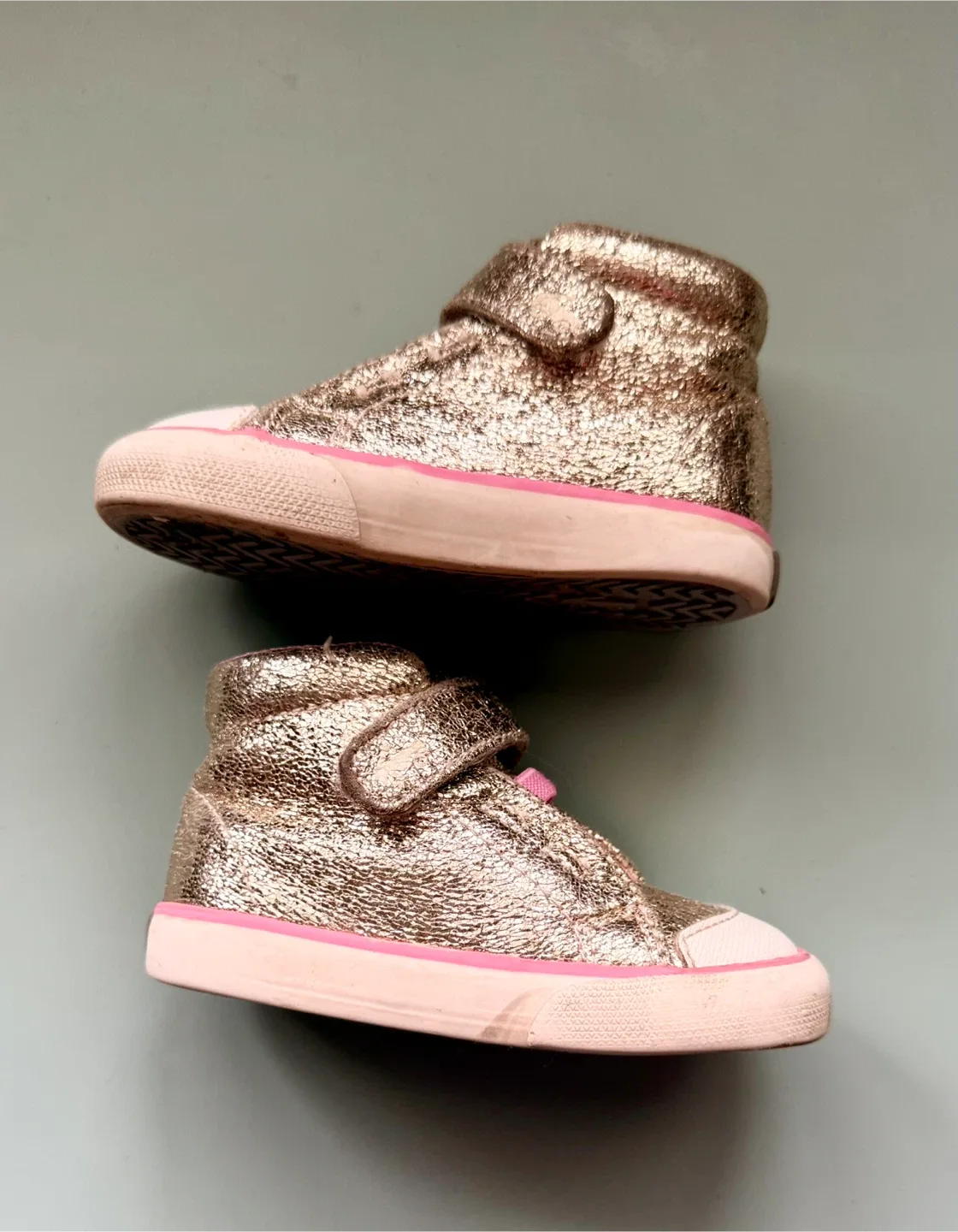 Size 5 See Kai Run Gold Glitter High Top Sneakers image indicator(3)