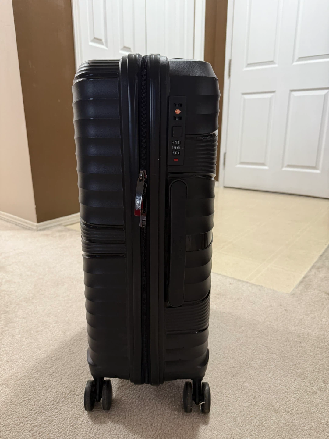 Black Hardside Spinner Suitcase - photo 2