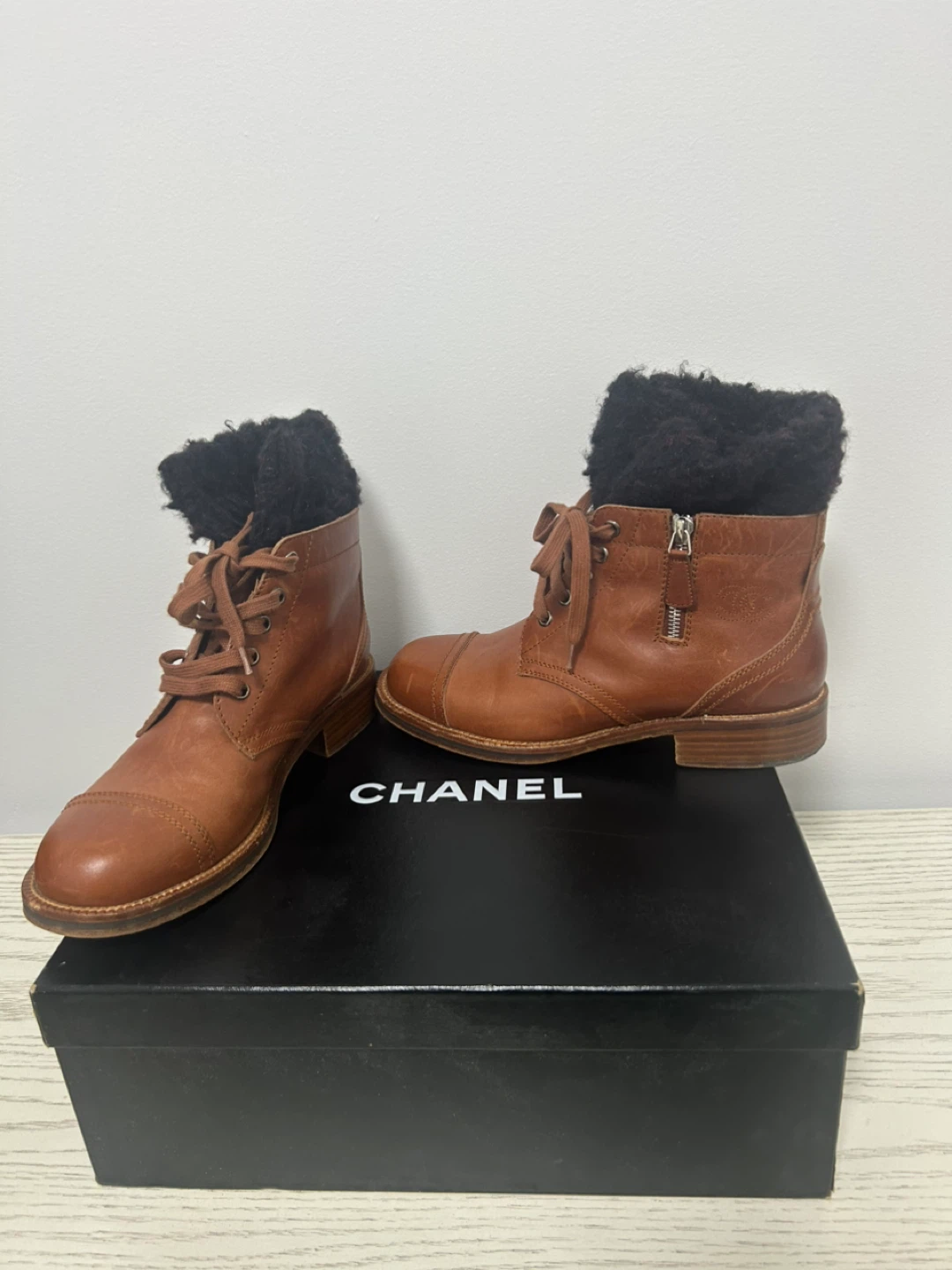 Chanel Brown Leather & Shearling Ankle Boots - photo 2