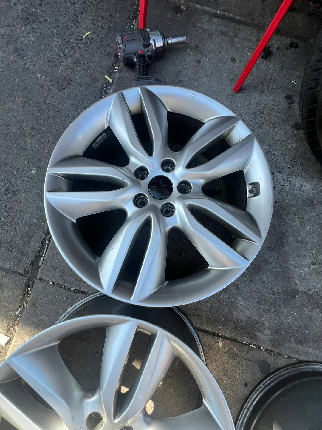 Set of 4 Silver Rims/Wheels image indicator(6)