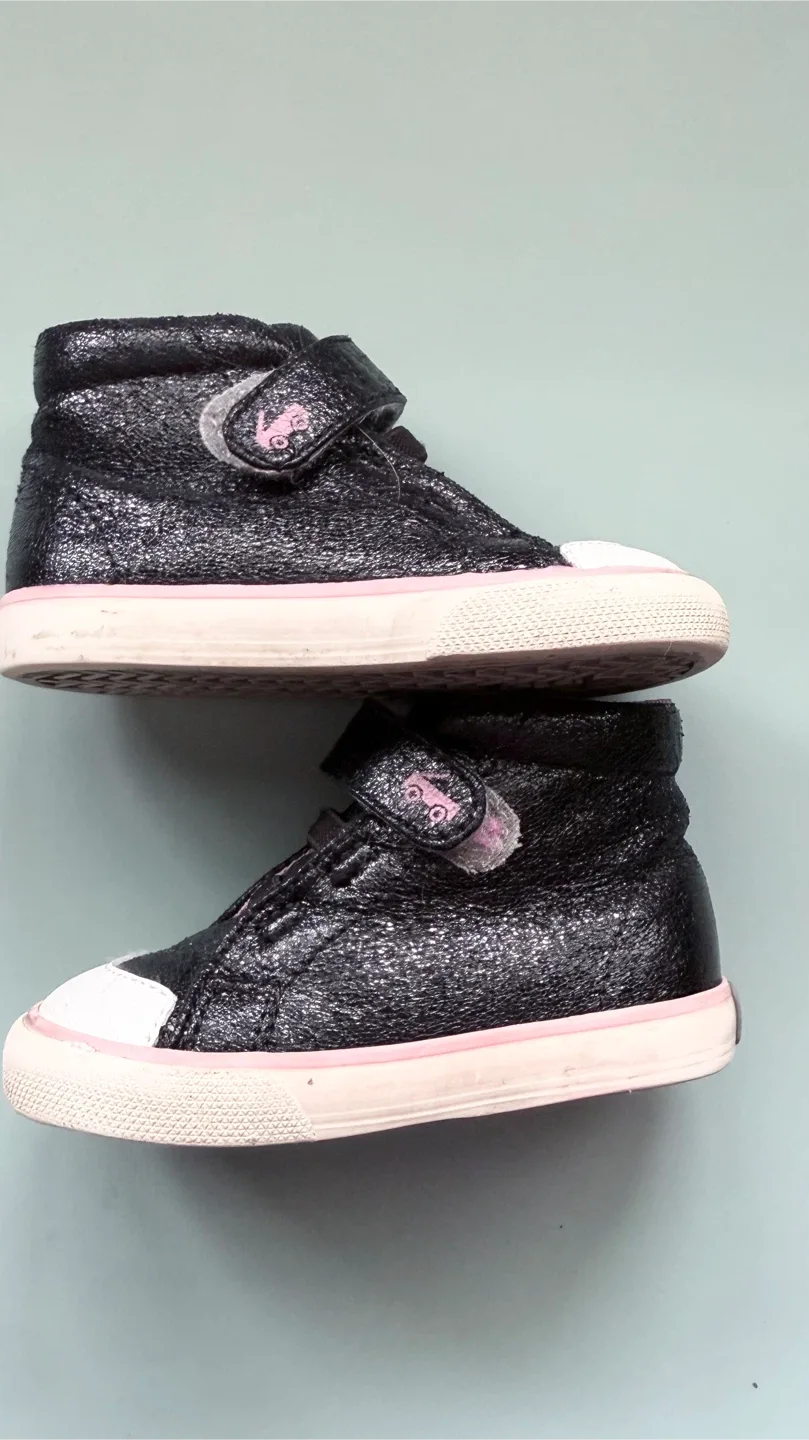 See Kai Run Black Glitter High-Top Sneakers - Size 5 image indicator(2)