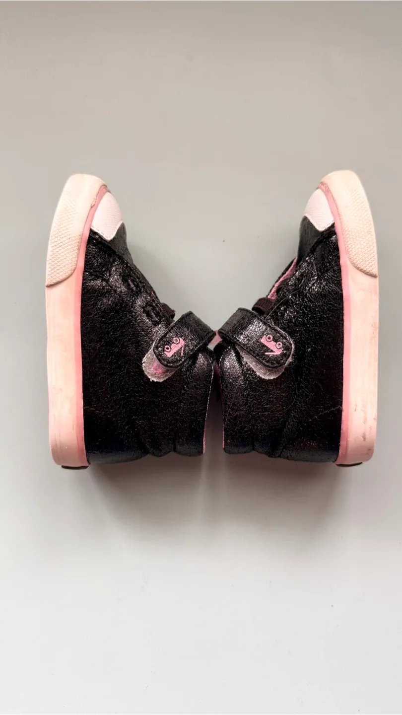 See Kai Run Black Glitter High-Top Sneakers - Size 5 image indicator(4)