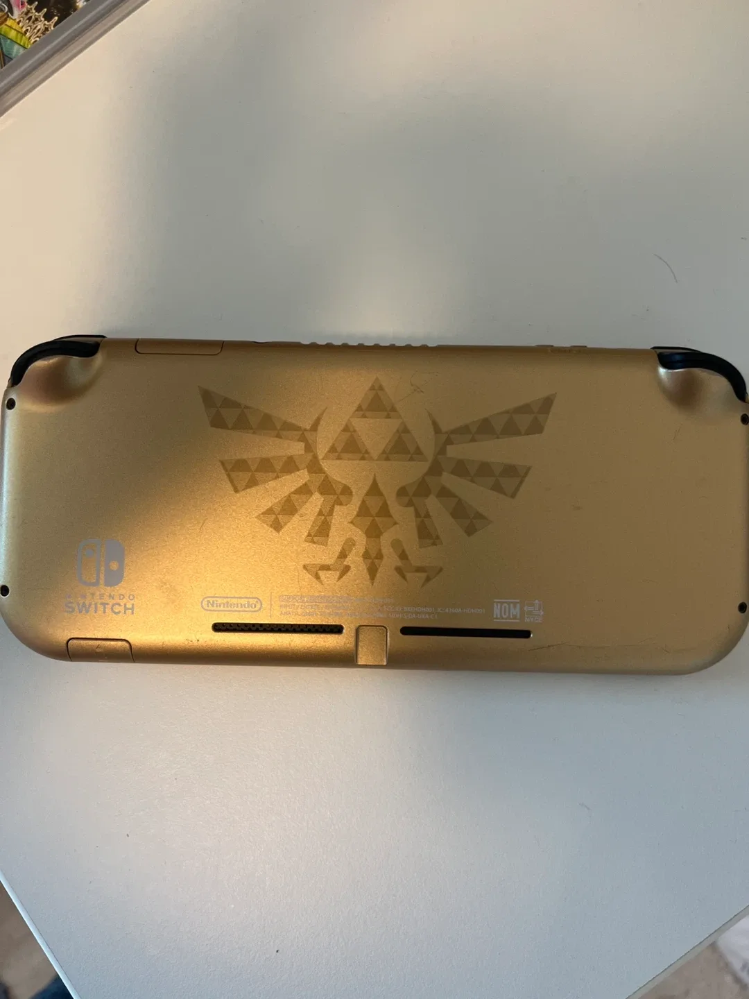 Nintendo Switch Lite Zelda Edition + Mario Kart 8 Deluxe image indicator(4)
