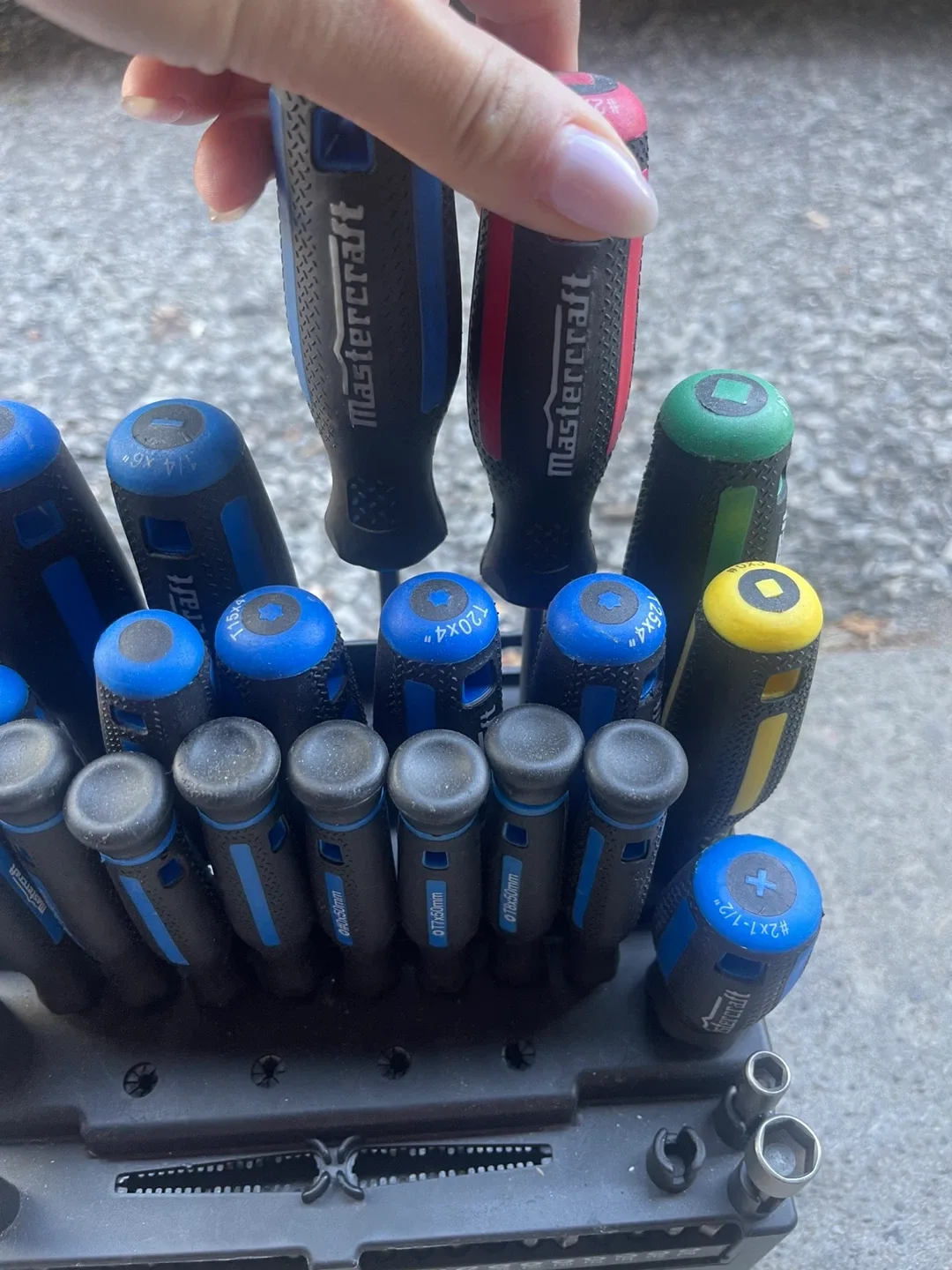 Mastercraft Screwdriver Set with Stand image indicator(3)