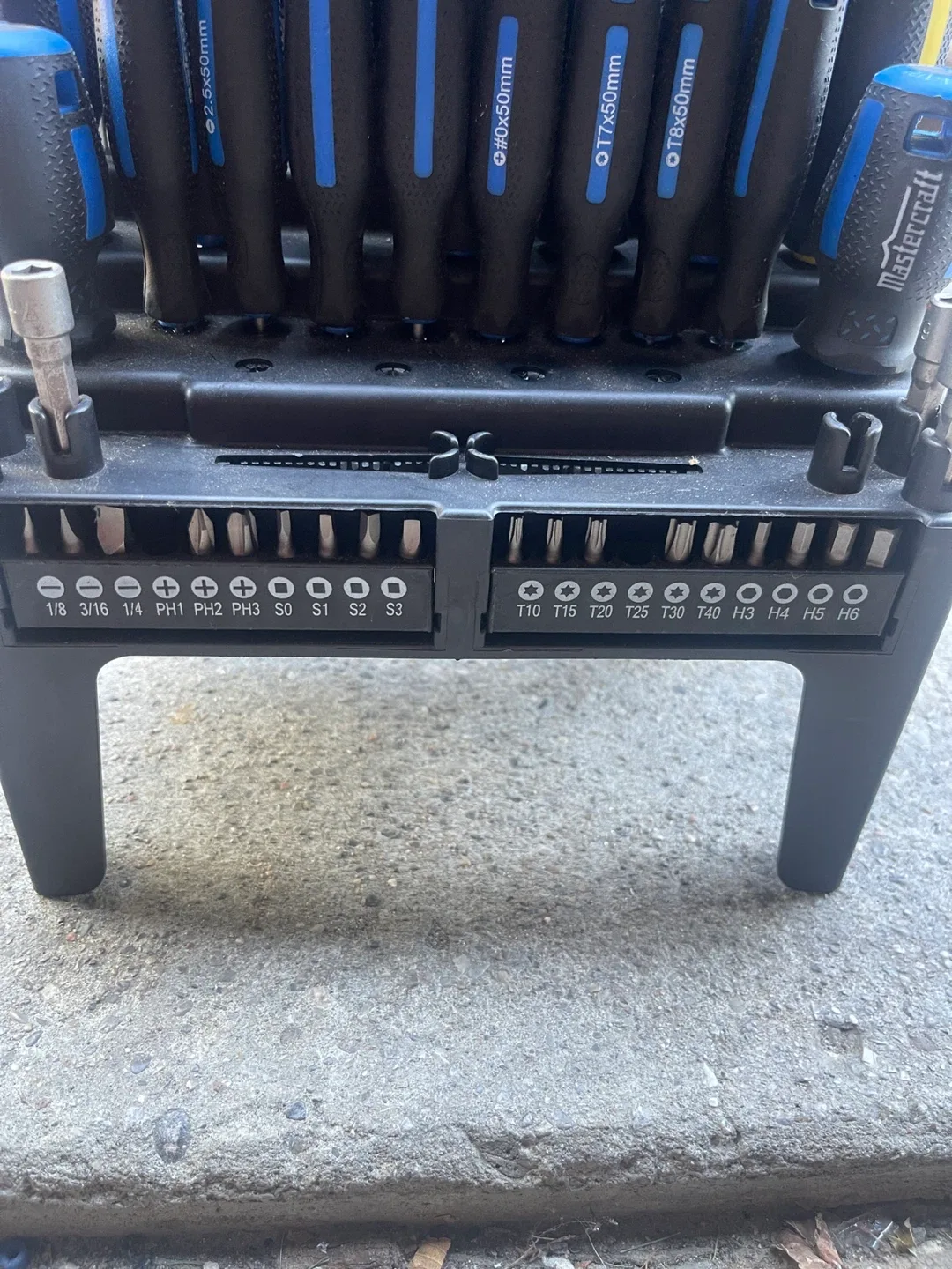 Mastercraft Screwdriver Set with Stand image indicator(2)