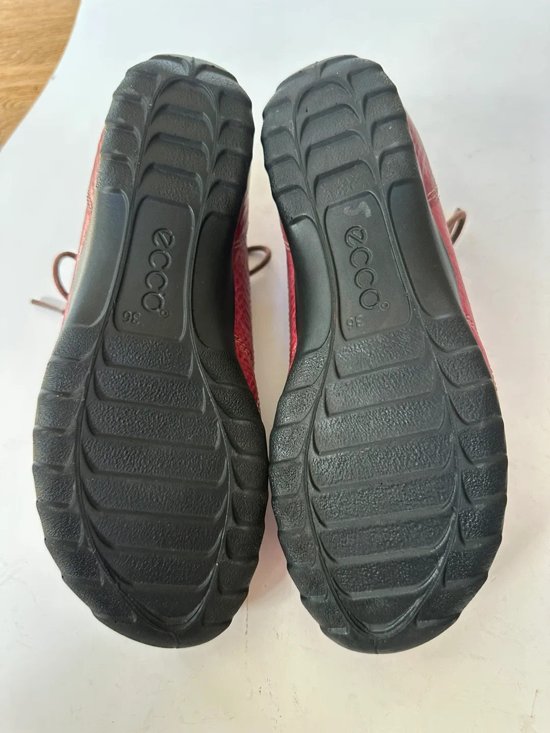 Ecco Red Leather Sneakers SIze: EUR 36/US5-5.5 image indicator(7)