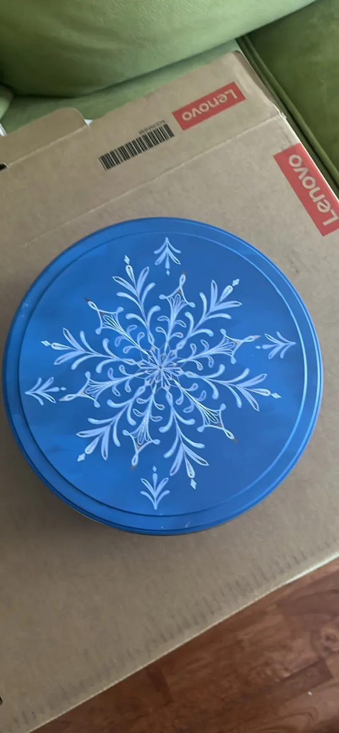 Holiday Decorative Tins image indicator(3)