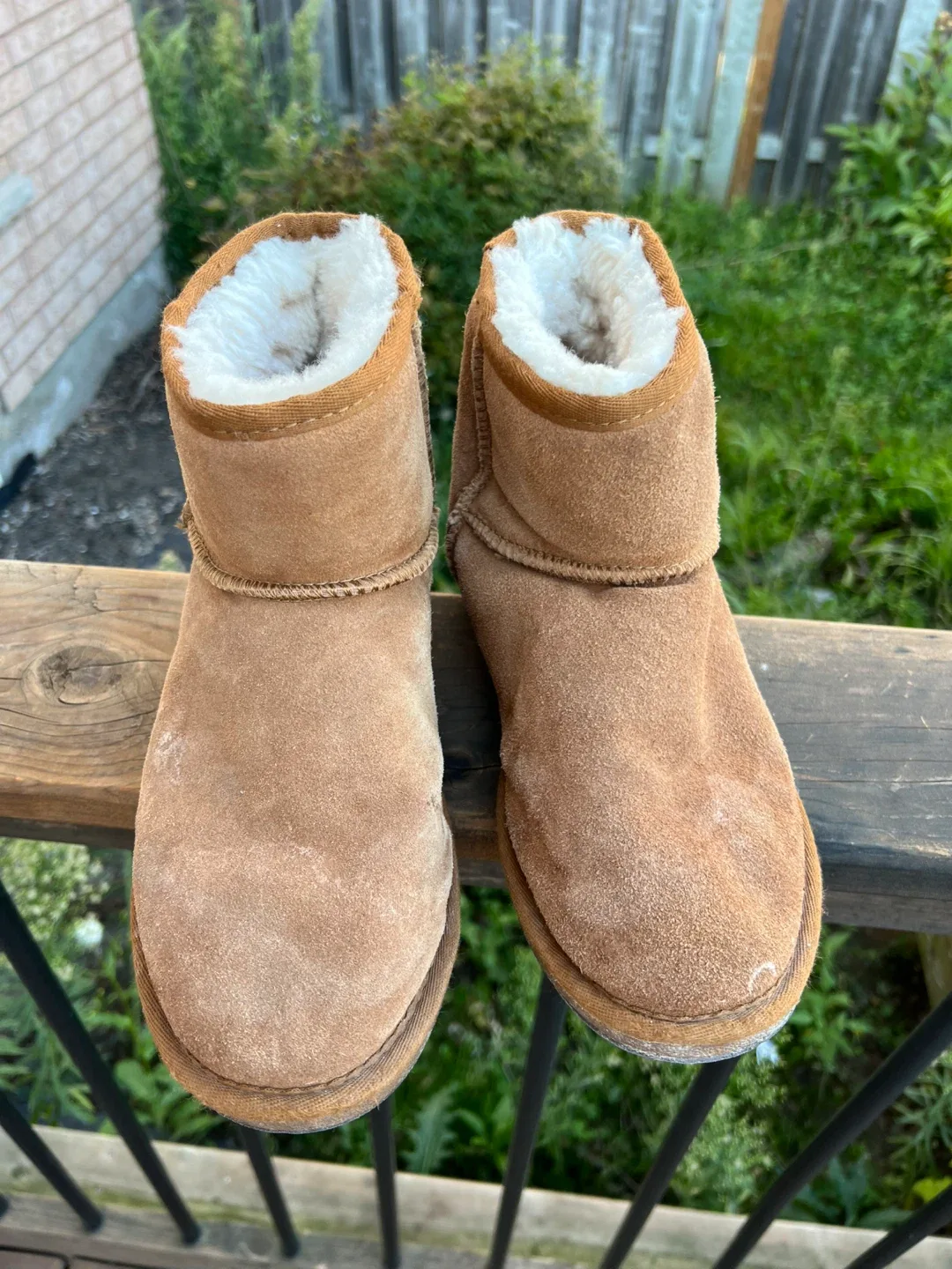 Cloud Nine Sara Sheepskin Boots - Size 8 thumbnail