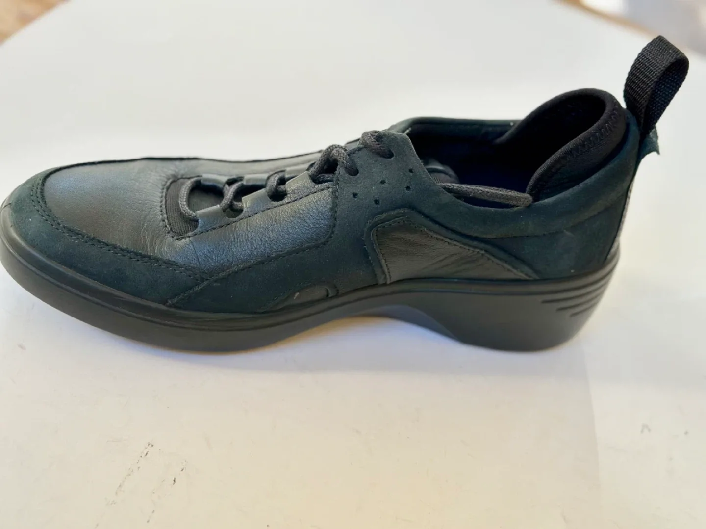 Ecco  Leather Sneakers, Extra Width size: EUR 39/US 8-8.5 image indicator(4)