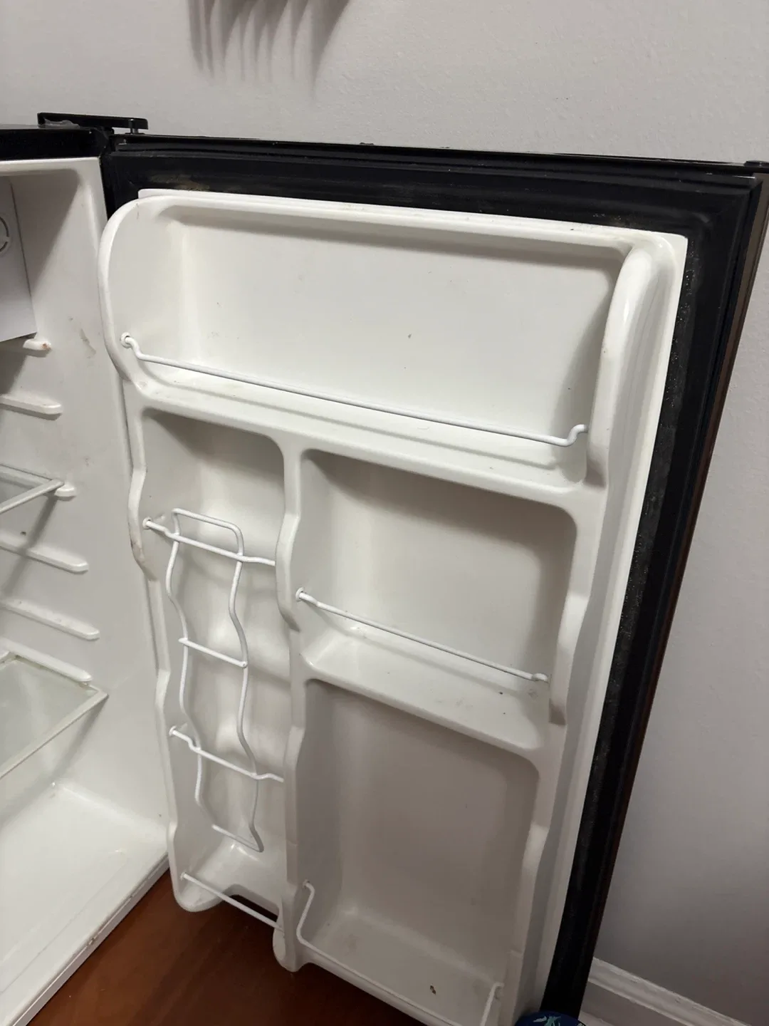 RCA Mini Refrigerator image indicator(3)