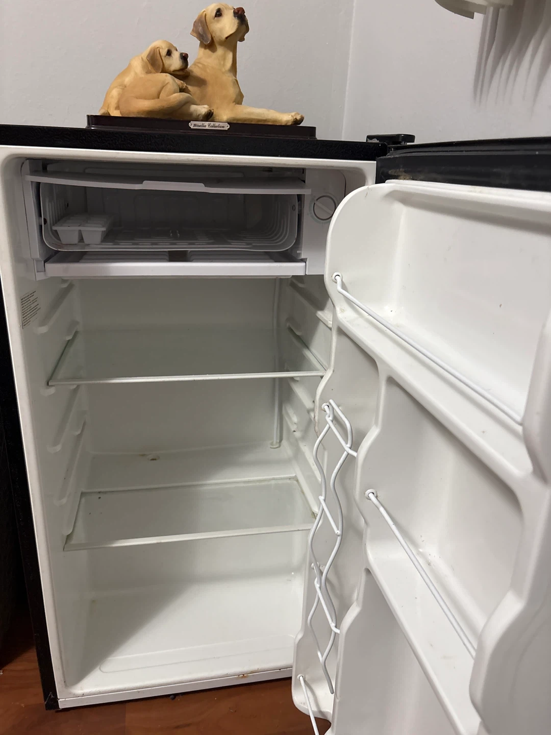 RCA Mini Refrigerator - photo 4