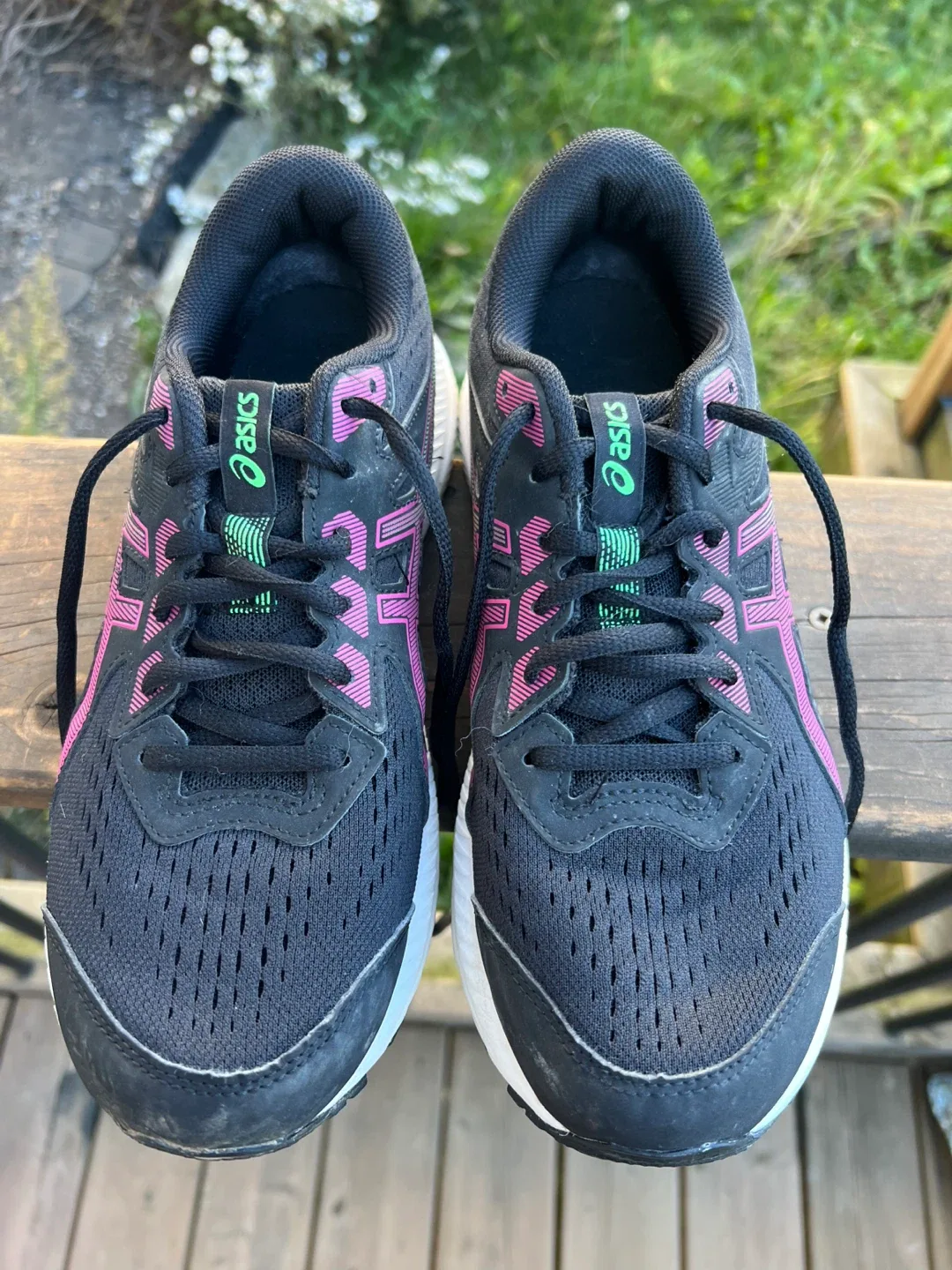 Woman’s Asics Running Shoes - US Size 9 thumbnail