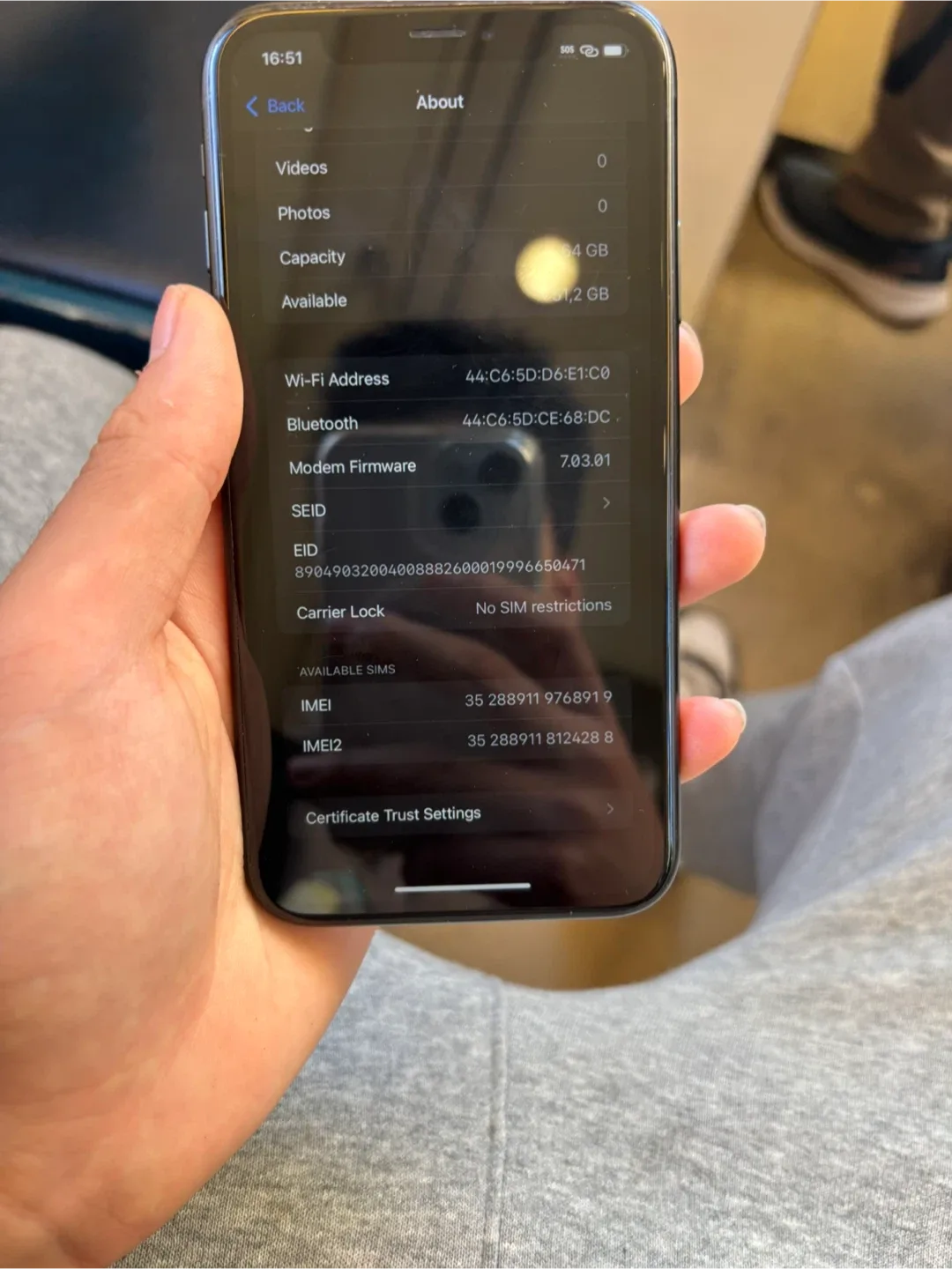 iPhone XR 64GB - Black image indicator(3)