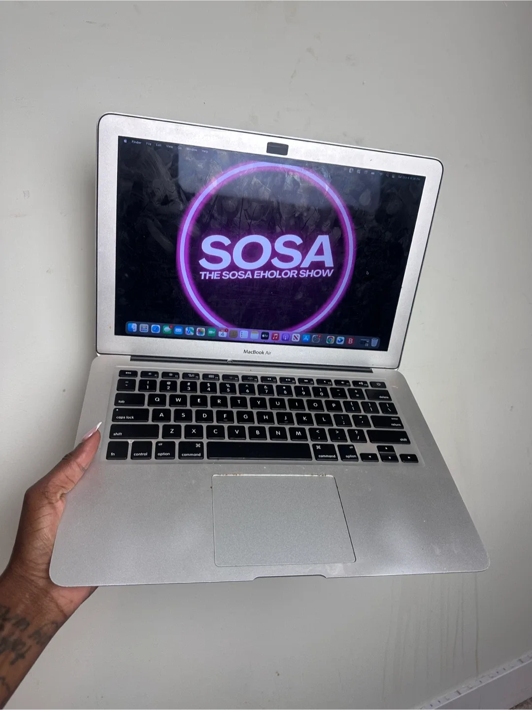 MacBook Air (13”, 2017) Great Condition, Factory Reset image indicator(2)