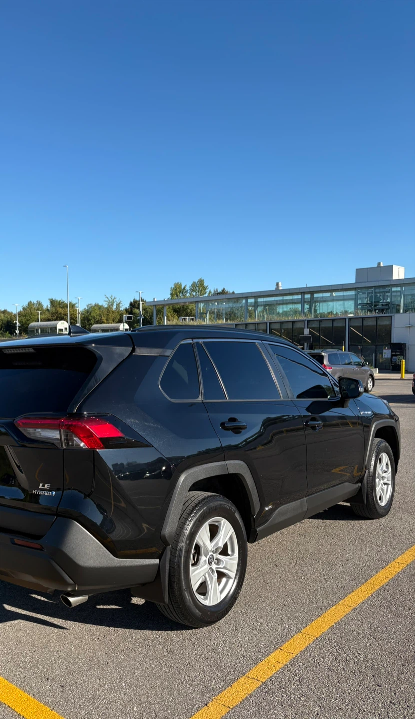 Black Toyota RAV4 LE Hybrid - photo 4