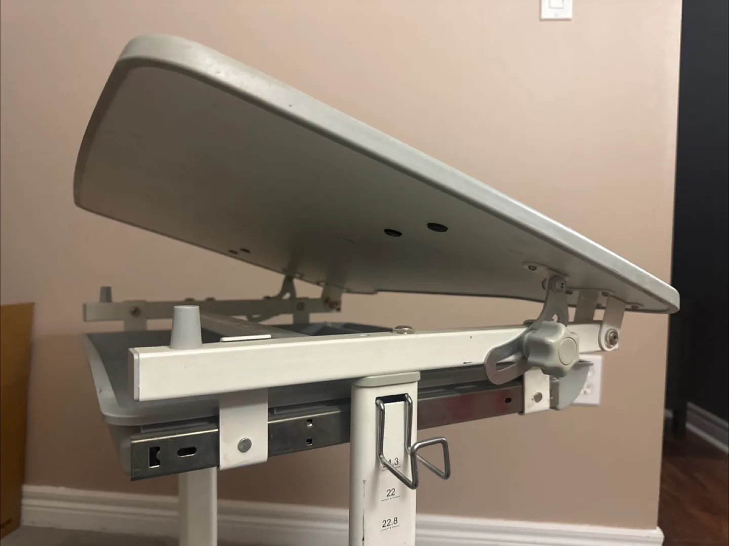 VIVO Height Adjustable Tilting Table image indicator(2)