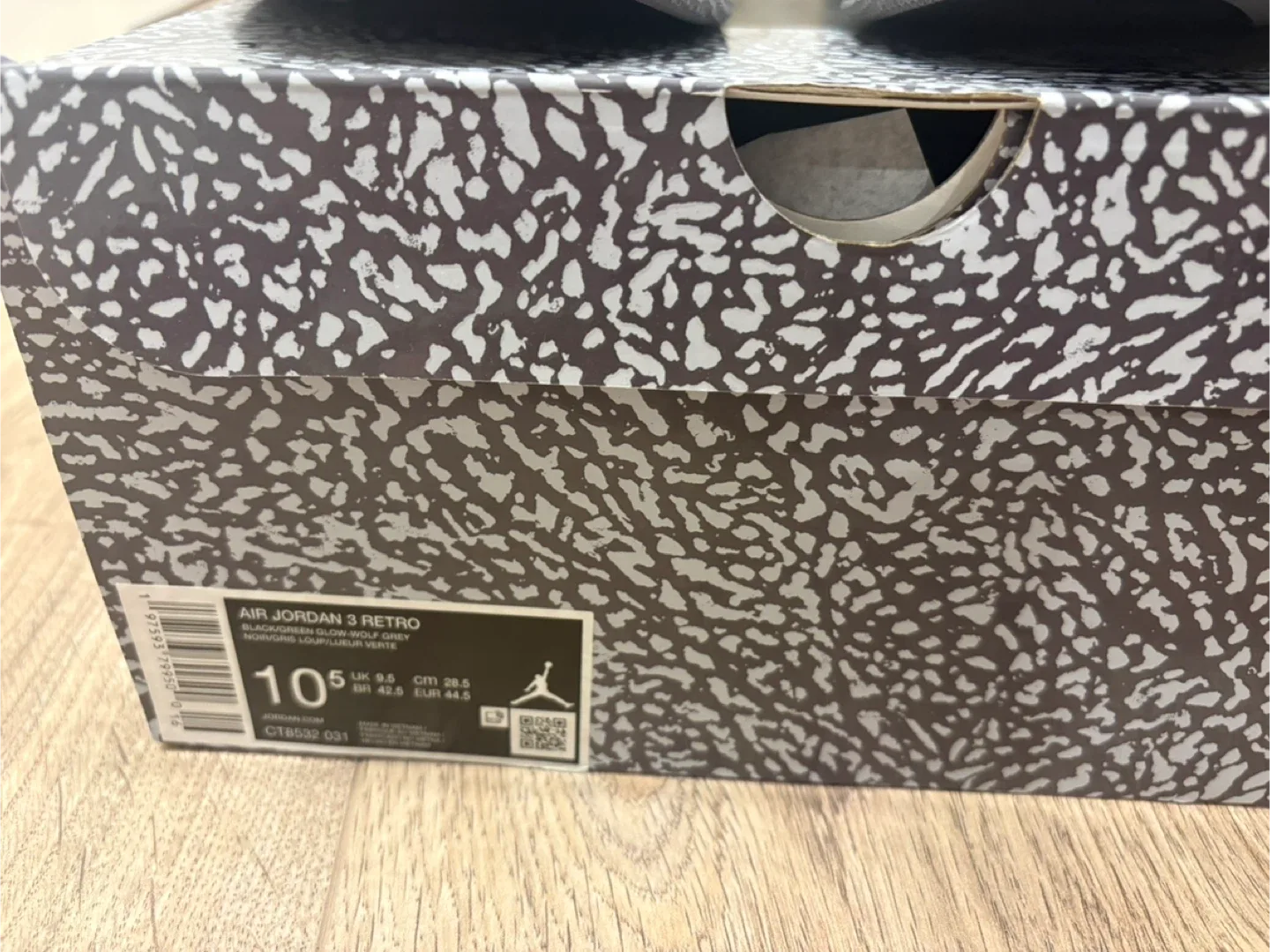 Air Jordan 3 Green Glow US 10.5 image indicator(5)