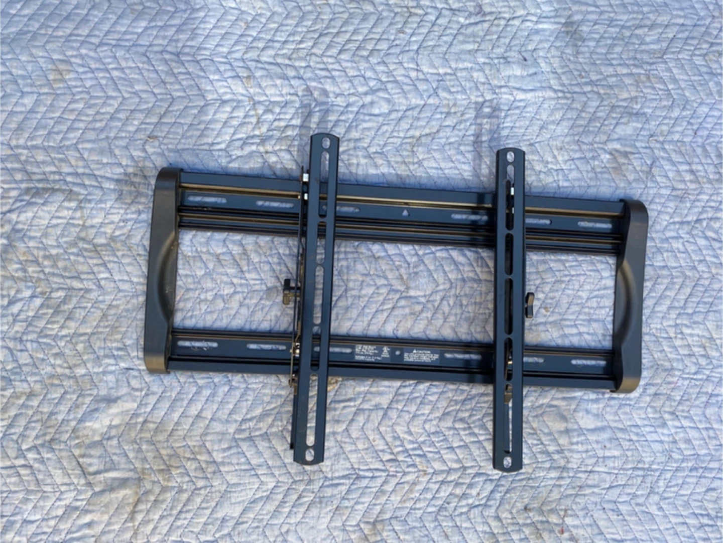 Tyzer LT225 Wall Mount - Holds up to 3 lb