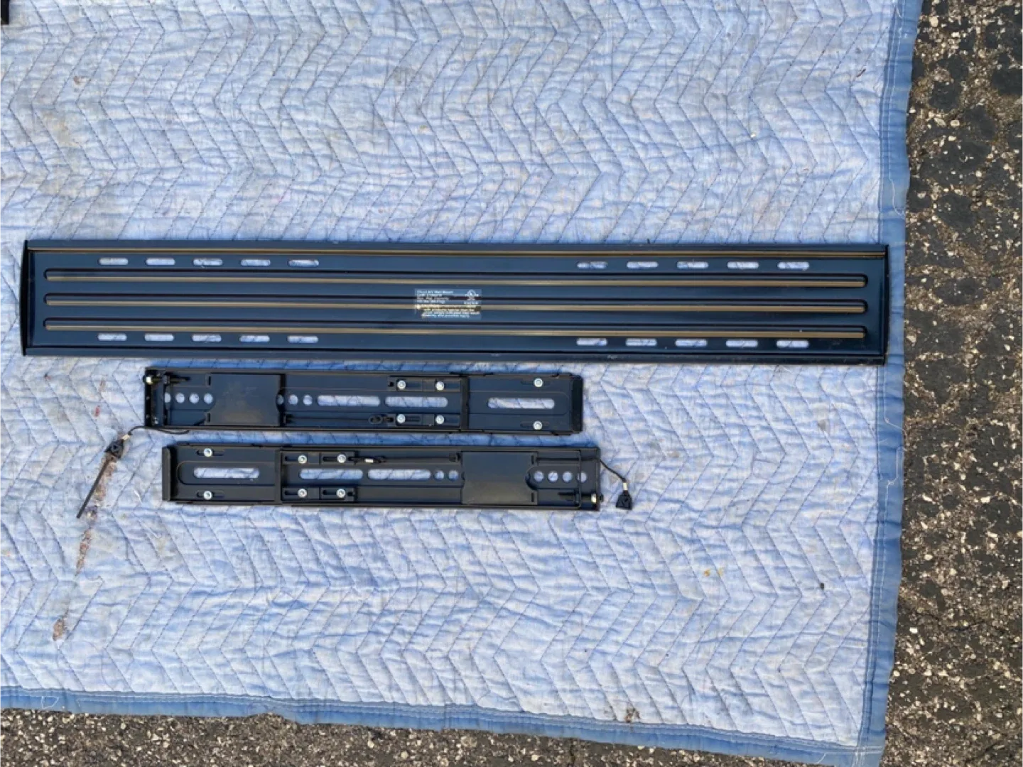 CIL L2 A/V Wall Mount - Black image indicator(2)