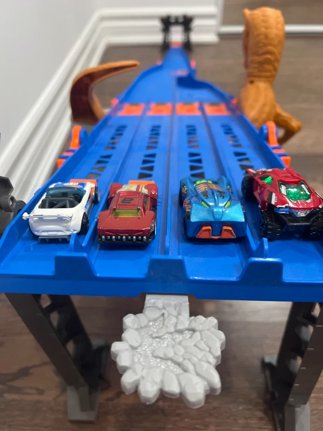 Hot Wheels Dino Launcher Track Set image indicator(3)