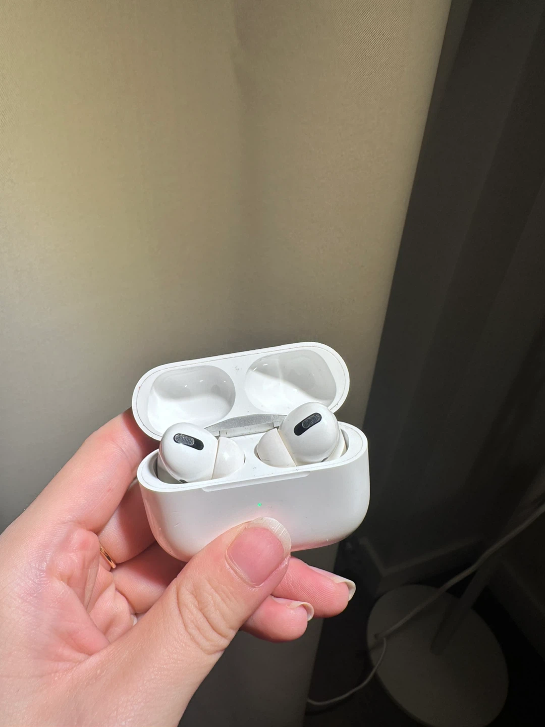 Apple AirPods Pro - photo 2