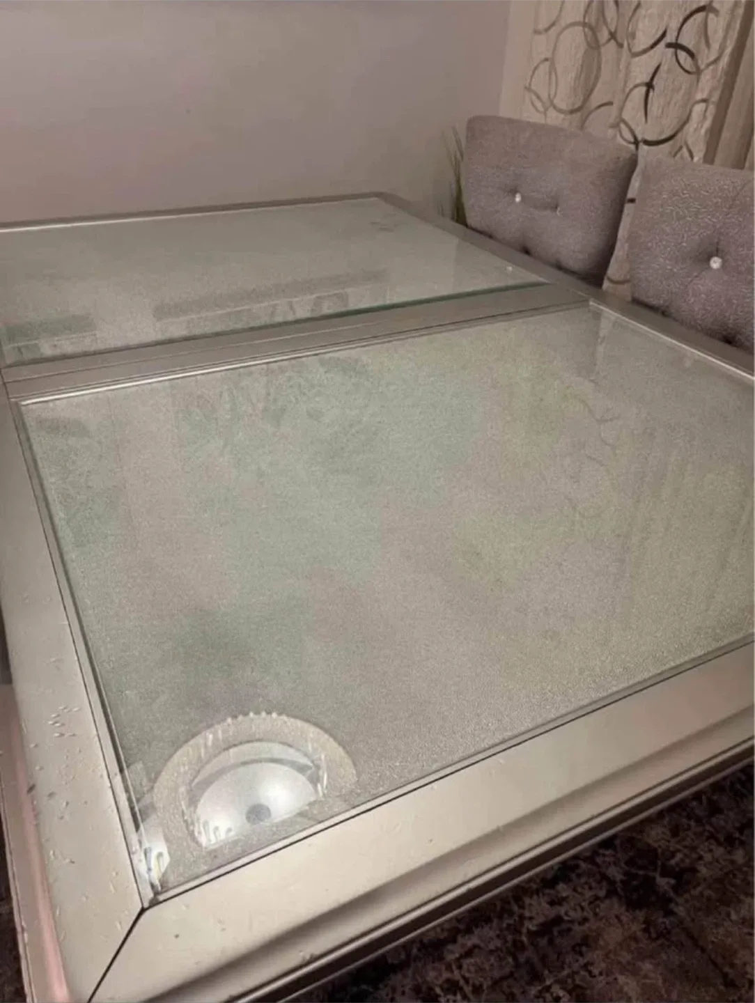 Dining table + 4 FREE chairs + FREE rug image indicator(5)