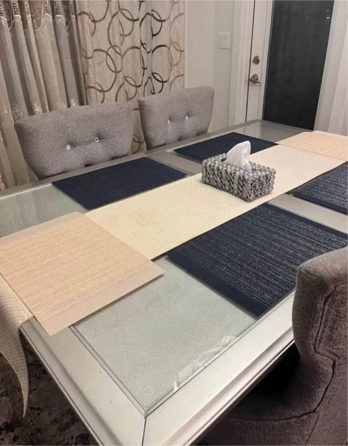 Dining table + 4 FREE chairs + FREE rug image indicator(6)